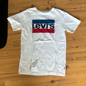 Levi’s T shirt